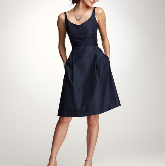 Ann Taylor Dresses & Skirts - ANN TAYLOR 100% Silk Taffeta Vneck dress